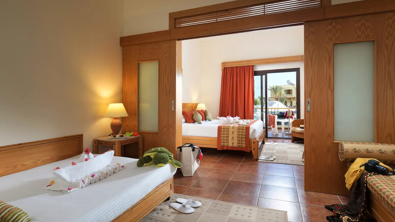 الفندق ثري كورنرز فيروز بلازا بيتش - مرسى علم